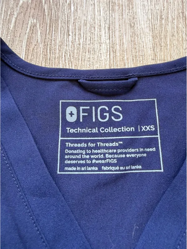 FIGS Catarina Scrub Top Slim One-Pocket Navy Blue - Image 3