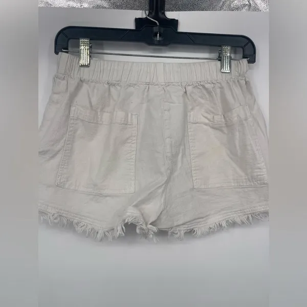 White Womans‎ shorts size small please see flaw stain in pic - Image 3