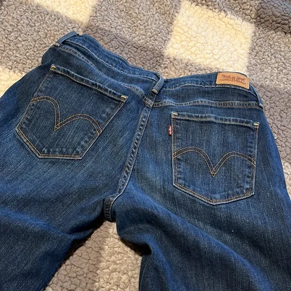 Levi’s Women’s 505 Straight Leg Jeans Dark Rinse Size 8 - Image 8