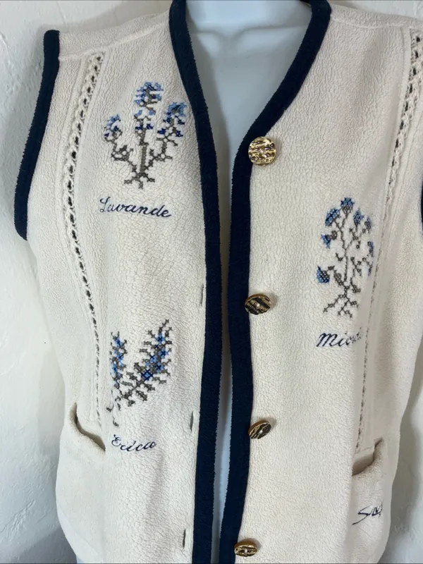 Cream Sleeveless Floral Knit Vest with Navy Trim - Image 4
