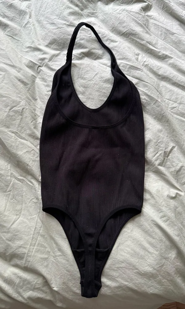 Aritzia sunday best halter ribbed bodysuit - Image 2