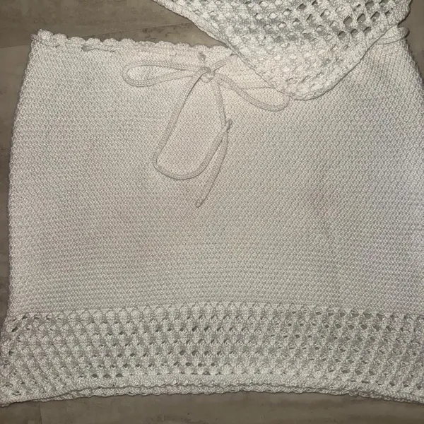 White crochet mini skirt set with textured openwork pattern from Amazon, size S - Image 3