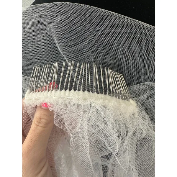 Beaded Pearl Crystal Detail Sheer Wedding Veil Metal Comb NEW without Tags - Image 4