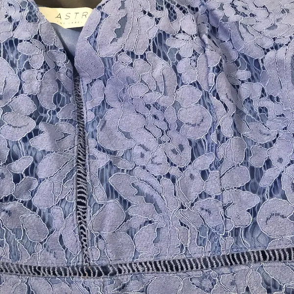 ASTR The Label Women Size Medium Dress Lace ‎ Periwinkle Spaghetti Strap midi - Image 3