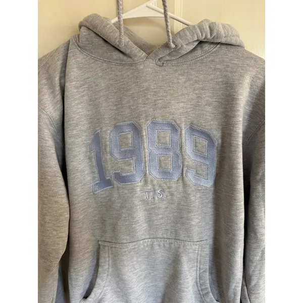 Taylor Swift‎ 1989 gray hoodie size small - Image 2