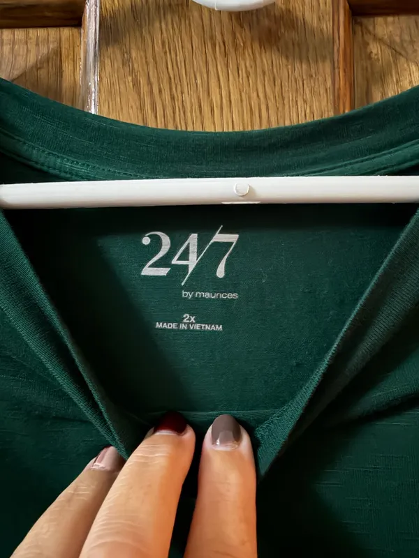 Green shortsleeve Maurice’s 24/7 - Image 2