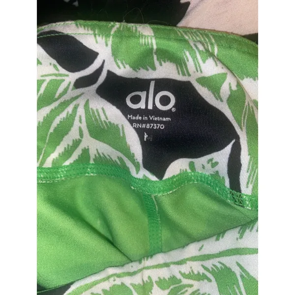 Alo yoga Palm Springs carpis size medium - Image 3