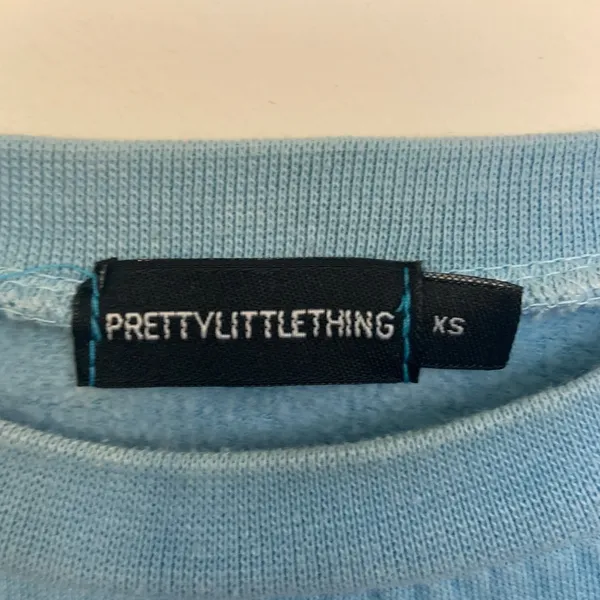 PrettyLittleThing Sweatshirt Womens XS Blue Excellent Graphic Logo Pullover - Image 2