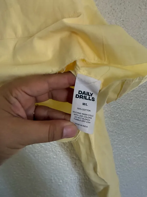 Daily drills Ultra Cropped Poplin Button-Down Top in Yellow color size Medium - Image 5