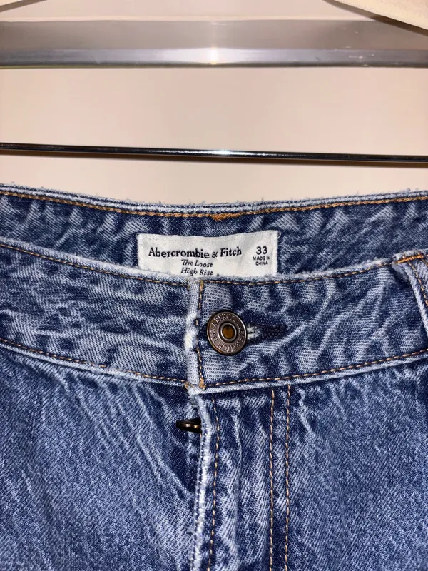Abercrombie Loose High Rise Jeans - Image 2