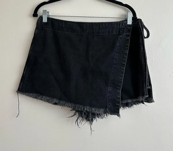 We The Free Emmy Denim Skort Size 12 - Image 2