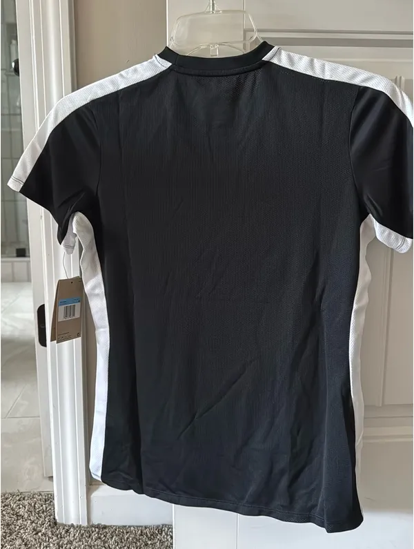 Women’s Nike Dri-Fit shirt - Image 2