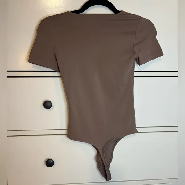 Aritzia Babaton Original Contour Crew Bodysuit Brown XS - Image 2