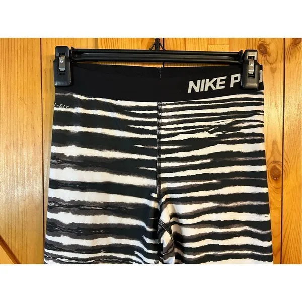 Nike Pro Zebra Capri Pants Womens Size Small Black & White (0352) - Image 3