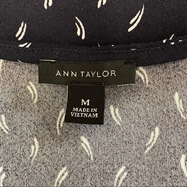 Ann Taylor Medium Sleeveless Top Blouse Blue - Image 6