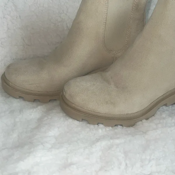 Steve Madden‎ Cream Ankle Booties with Suede Texture - Image 11