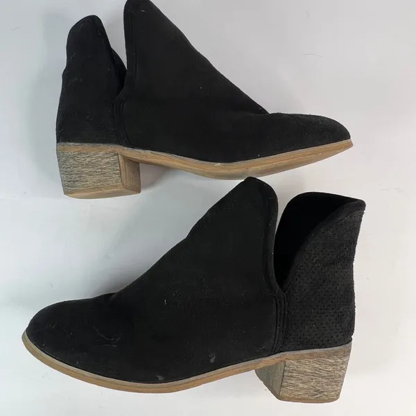 Seven7 Women's Soho Boot Black Suede CutOut Side Block Heel Ankle Booties Size 7 - Image 5
