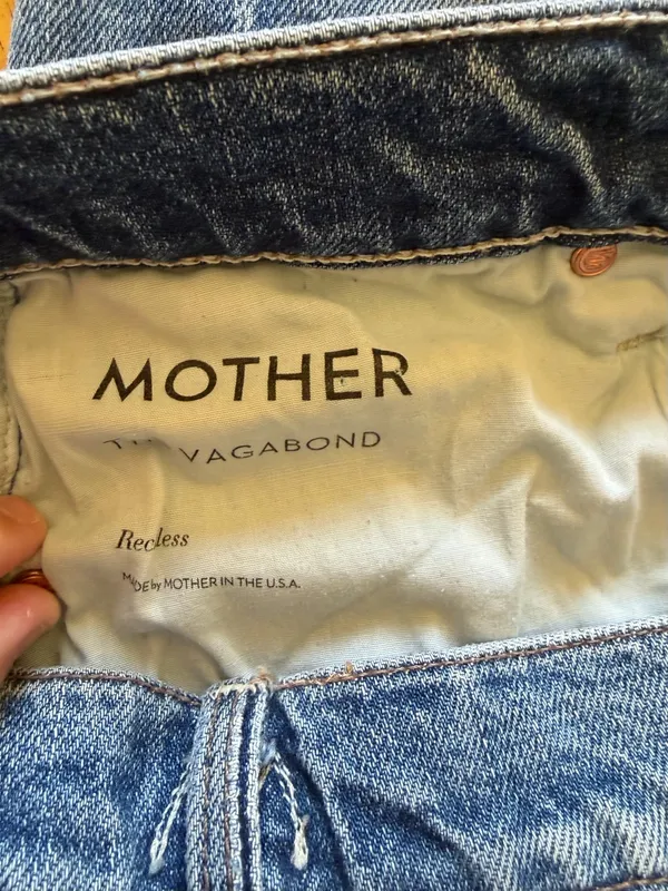 MOTHER The Vagabond Reckless Distressed Boyfriend Jeans Size 25 - Image 3