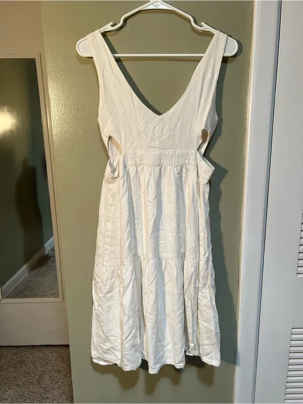 Storia Women's Size Medium Sleeveless Midi Dress White V-Neck Cutout Button Fron - Image 6