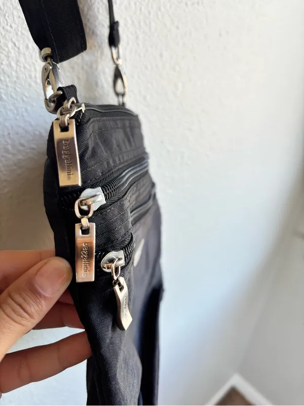 Baggallini Black Crossbody Shoulder Bag - Image 4