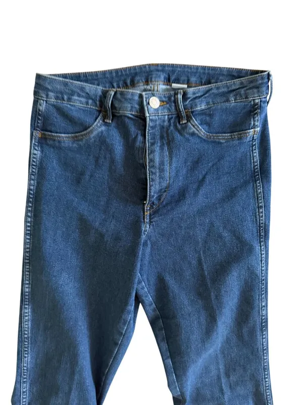 H&M Women's Medium Wash Flare Jeans Size US 8 - Image 4