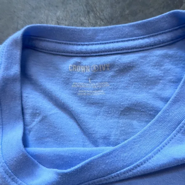 Large crown Ivy periwinkle tshirt - Image 3