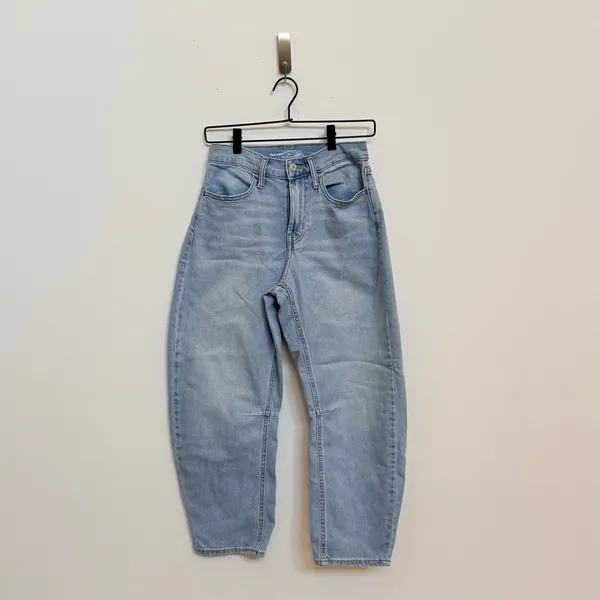 Old Navy WOW Barrel Leg Jeans Womens 0 High Rise Light Wash Cropped Denim - Image 6