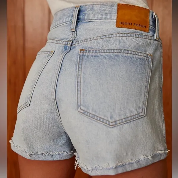 Aritzia Denim Forum Farrah‎ Cheeky Short Cutoff Denim Shorts Light Wash - Image 3