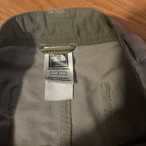 The North Face shorts‎ Size 4 - Image 4