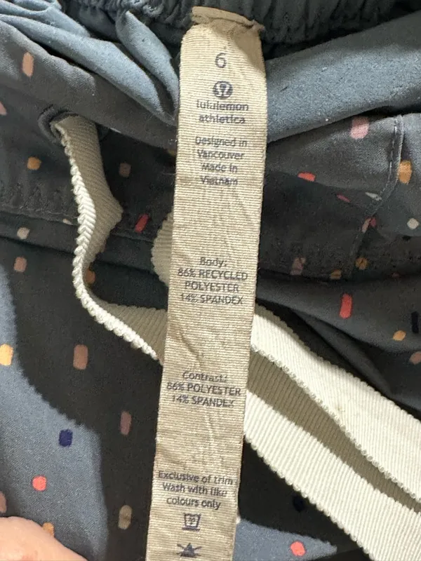 Lululemon Spring Break Away Shorts
Confetti Cake Multicolor size 6 blue - Image 9