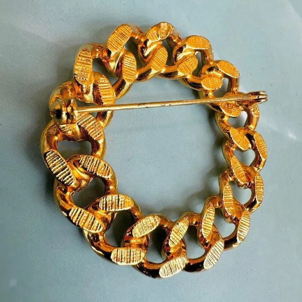 Vintage Gold-Tone Chain Link Circle Brooch - Image 5