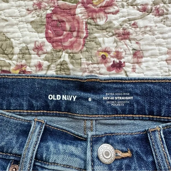 NWT Old Navy Extra High-Rise Sky-Hi Straight Denim Shorts - Image 3