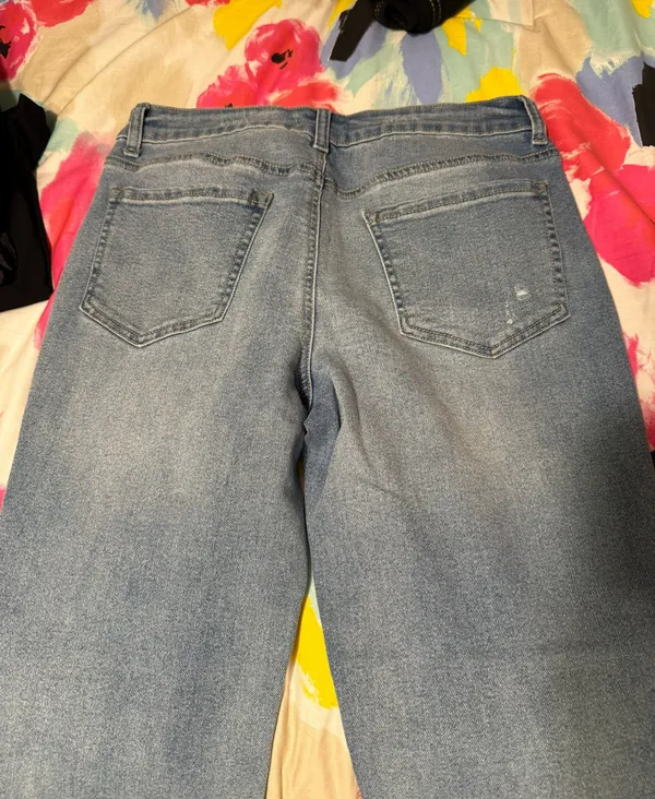 Ripped Jeans - Image 4