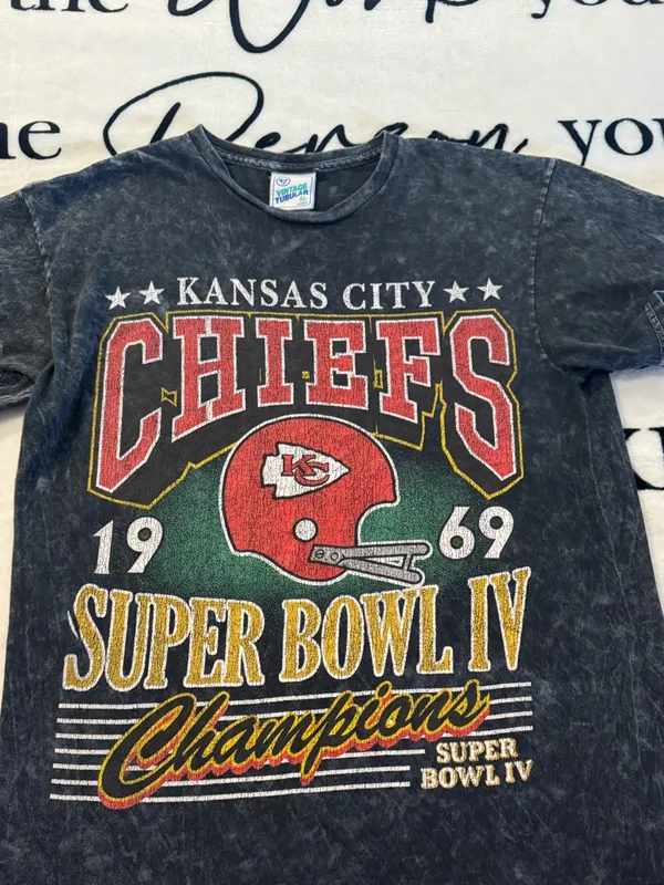 Vintage '47 Kansas City Chiefs Women's Black T-Shirt – Rocker Model, Size M - Image 2