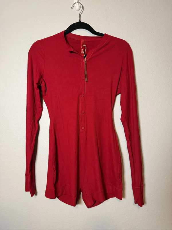 Skims brick soft lounge button up Henley romper NWT medium - Image 3