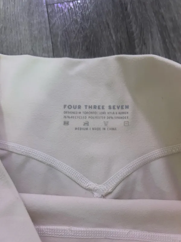 437 Essential Shorts in Cream - Image 3