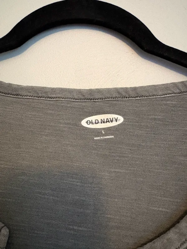 Old Navy Grey Top - Image 2