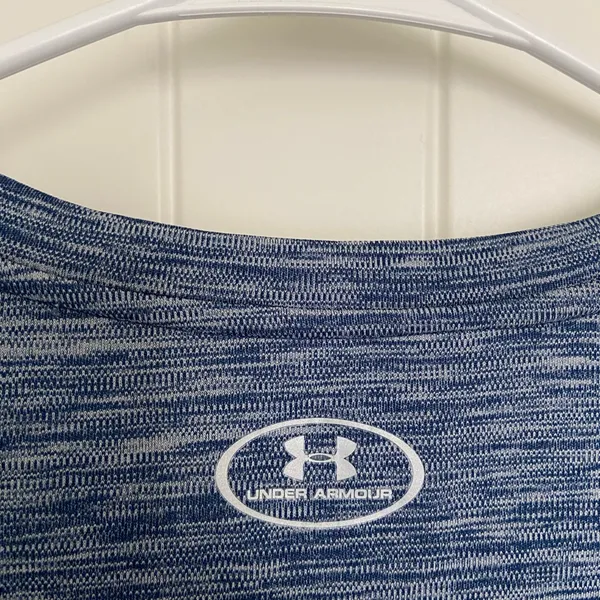 NWOT Under Armour women’s dark blue‎ heatgear loose v-neck athletic top medium - Image 6