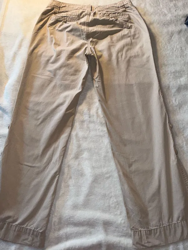 Old navy beige capri pants size 8 - Image 2
