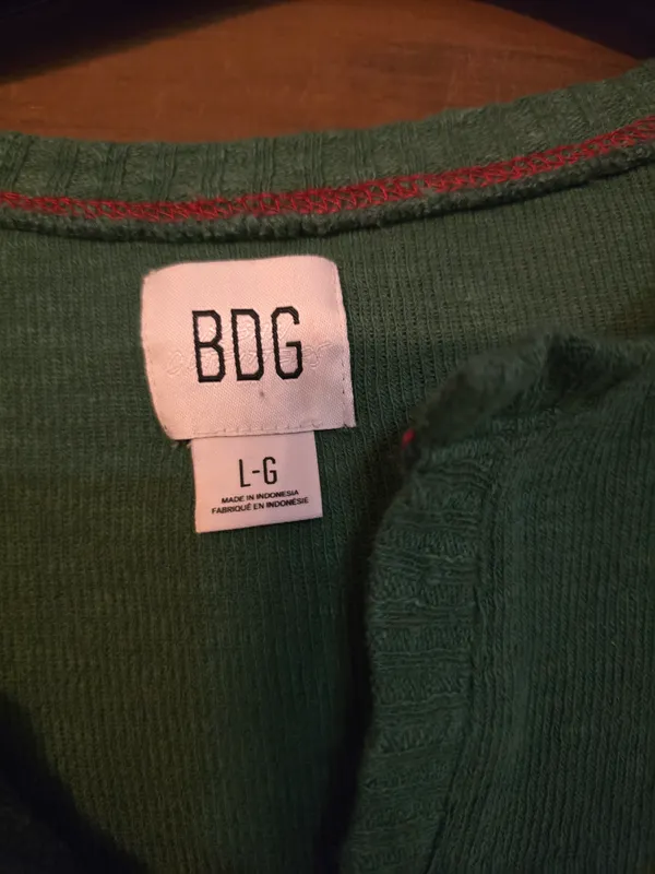 O BDG Green Long-Sleeve Split-Neck Women's Top Large - Image 2
