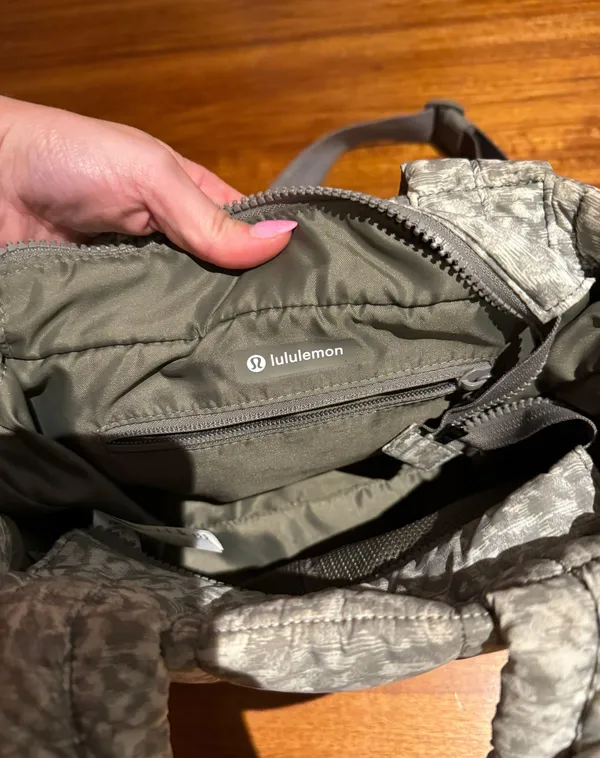 Lululemon Quilted Puff Bag 5L - Image 6