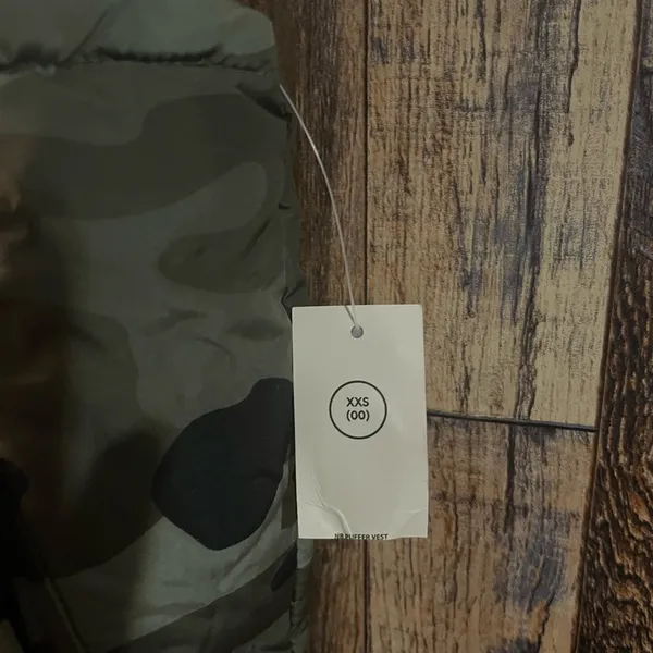 No Boundaries New Women's Camouflage Puffer Vest Winter Sleeveless Cropped Outerwear Puffer - Image 5