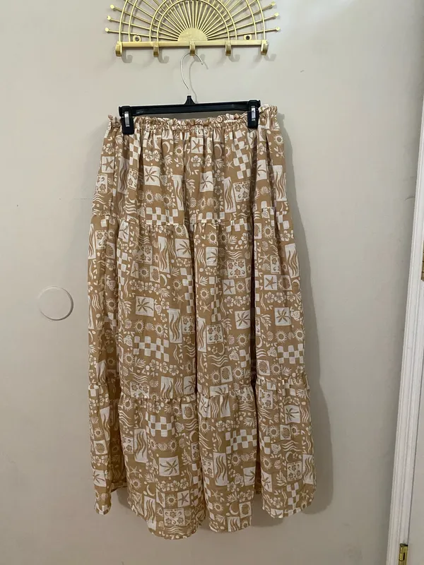 Beyond Words Smocked 2-Piece Tube Top & Tropical Printed Maxi Skirt - Image 2