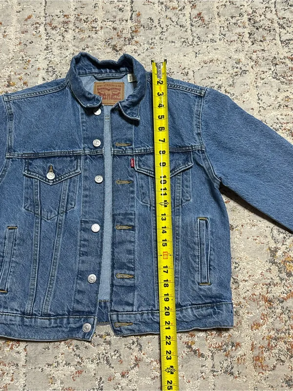 Levi's Women's Ex-Boyfriend Trucker Jean Jacket size Small - Image 4