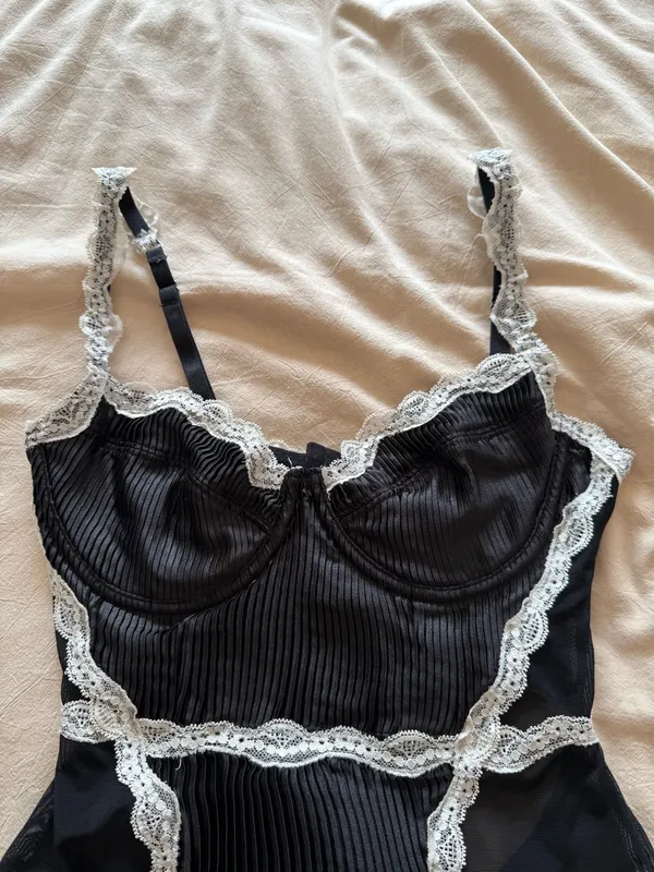 Satin lace bodysuit Size XS - Image 3