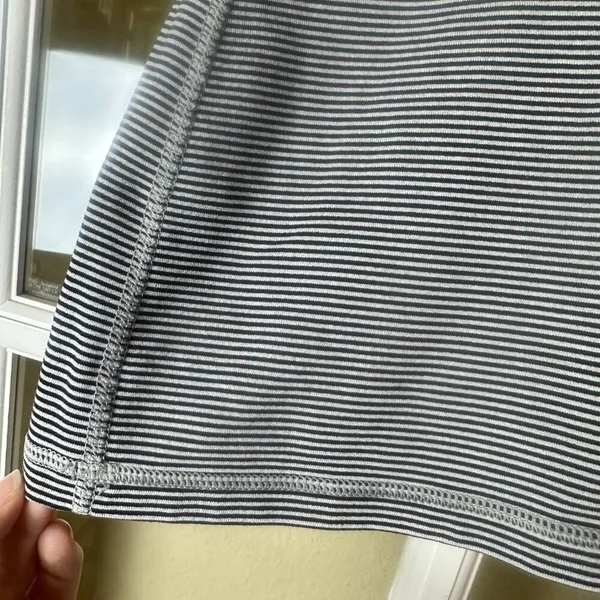 Lululemon Power Y Tank with Built In Bra Size 6 Stripes - Image 6