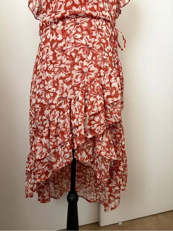 Floral Rust Tie-Waist Midi Dress with V-Neck - Image 2