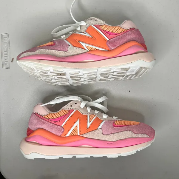 New Balance 57/40 Suede Valentines Day Sneakers Size 6.5 - Image 7