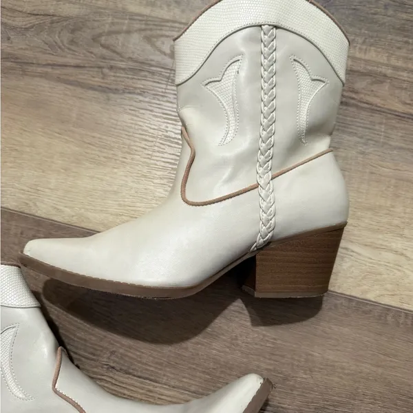 Cream Cowboy Boots White Size 8 - Image 2