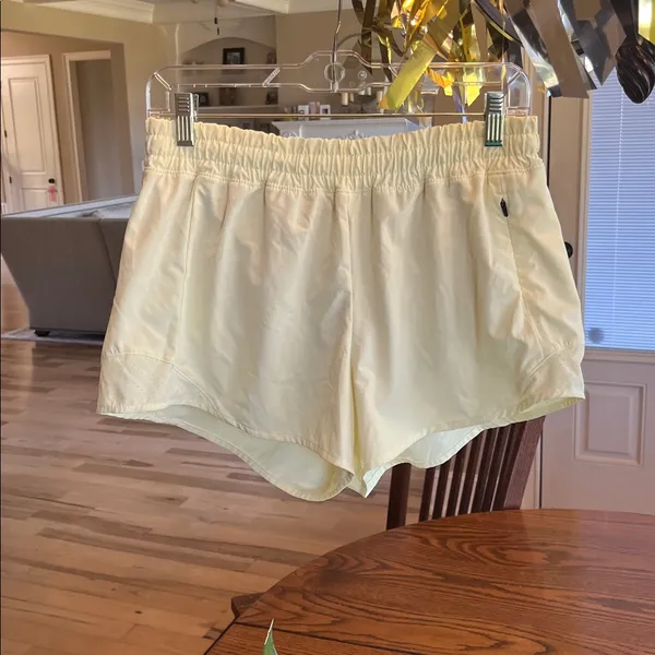 Athletic Shorts Pastel Yellow Size M - Image 7